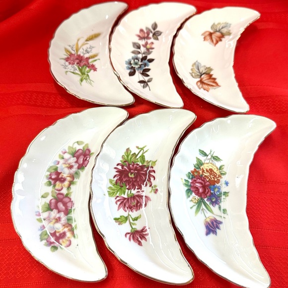 1950’s Elegant Floral Crescent Plates with Gold Accents - Picture 3 of 5